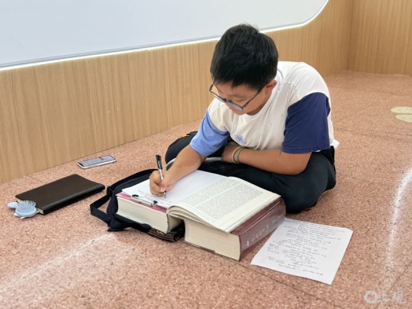 仁信 12岁与72岁，上海书展，读者最美