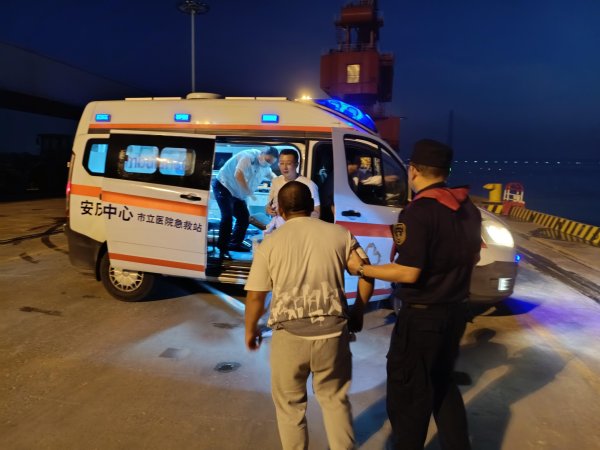 万光证券 国庆中秋假期 安庆海事及时救助3名患病船员